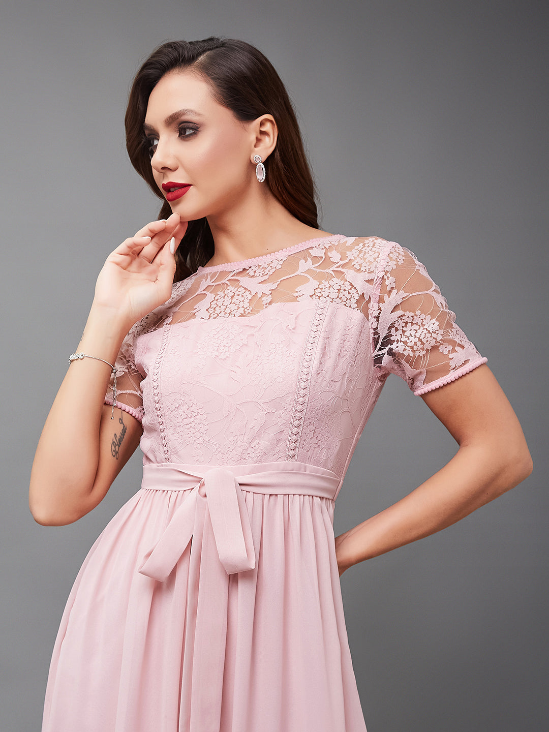 Women's Dusty Pink Round Neck Short Sleeve Solid Lace Overlaid Regular Jumpsuit