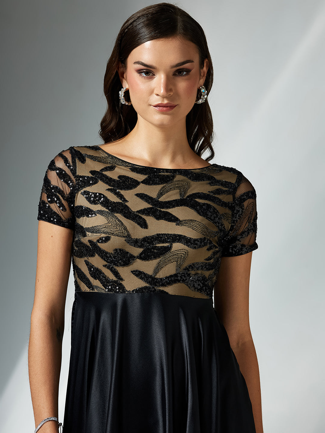 Women's Black Boat-Neck Short-Sleeve Abstract Fit & Flare Satin Maxi Dress