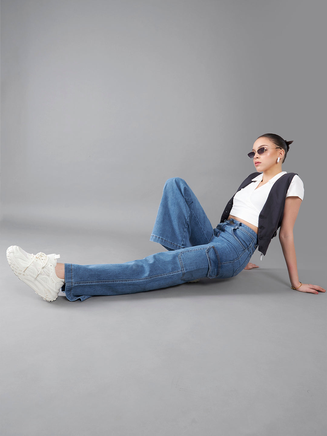 24/7 Comfort Women's Blue Wide Leg High Rise Mildly Distressed Regular Length Stretchable Cargo Denim Jeans