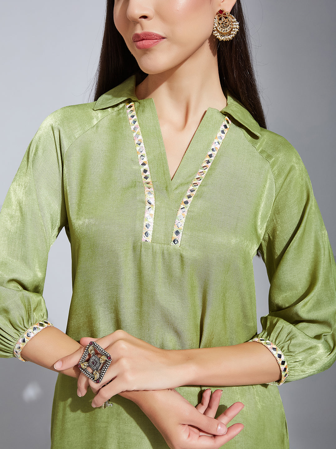 Women's Light Green Shirt Collar Full Sleeve Solid Raglan Knee-Long Kurta