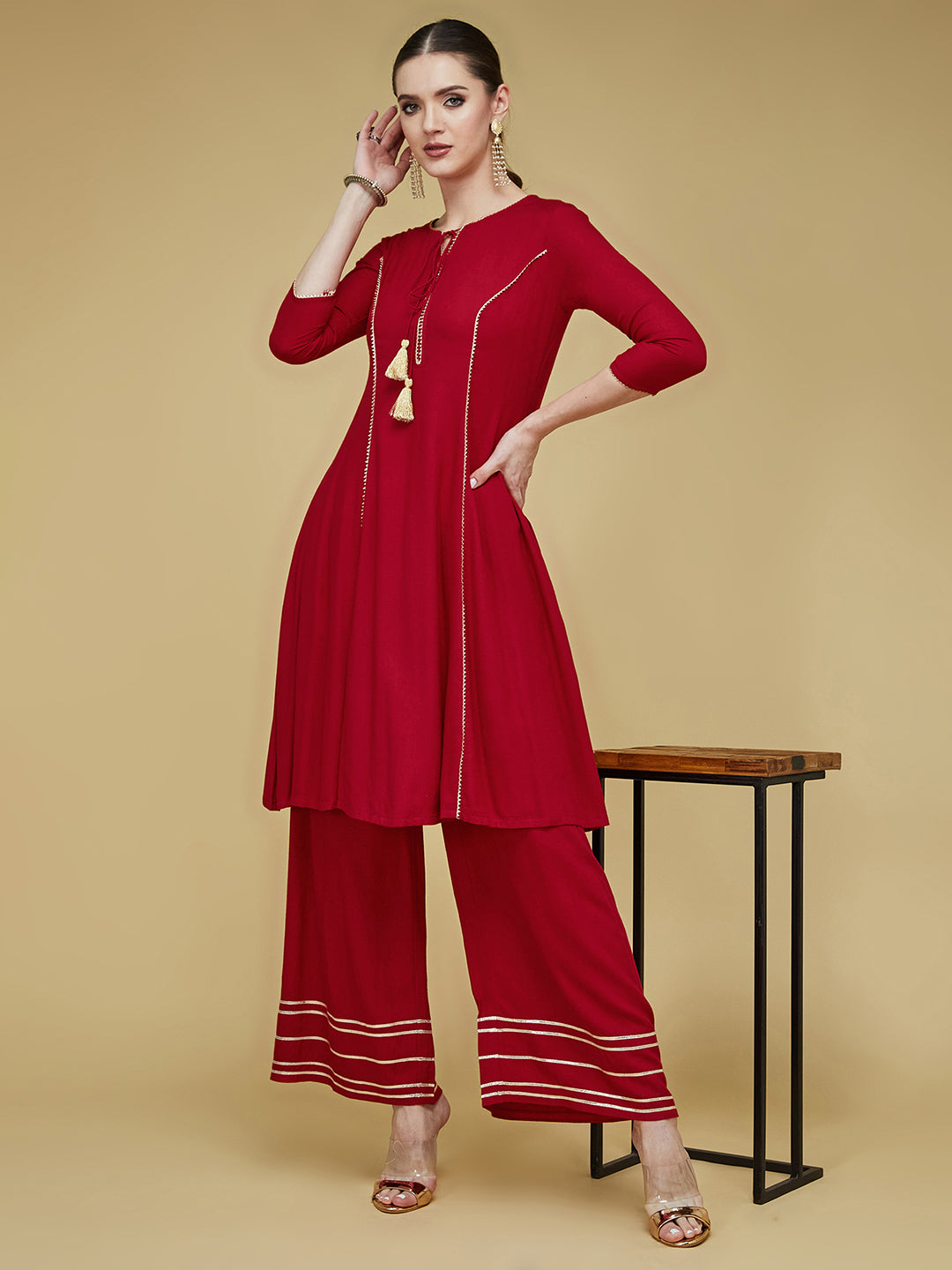 Women's Maroon Solid Round Neck 3/4th Sleeve Side Pocketed Georgette Panelled Kurta Set