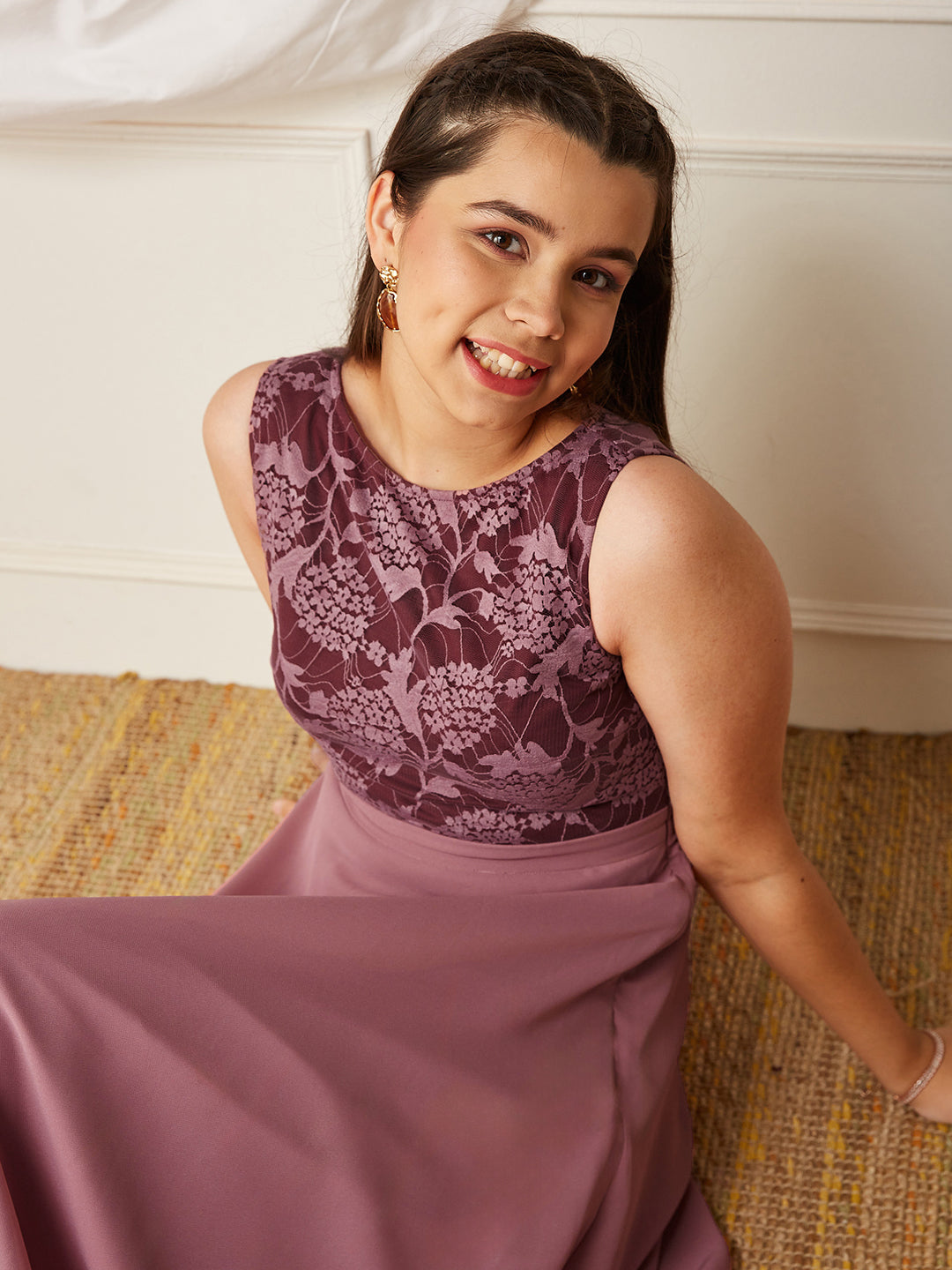 Dusty Lavender Boat-Neck Sleeveless Solid Lace Overlaid Polyester Maxi Dress