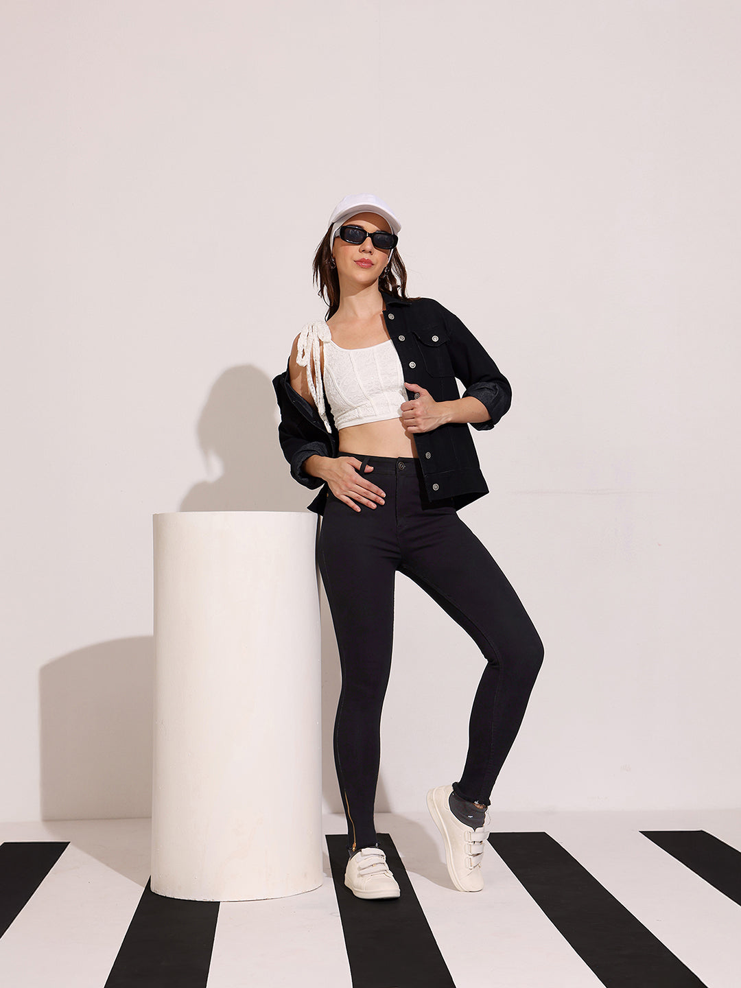 Women's Black Slim Fit High Rise Regular Length Zipper And Raw Edge Detailing Stretchable Denim Jeans