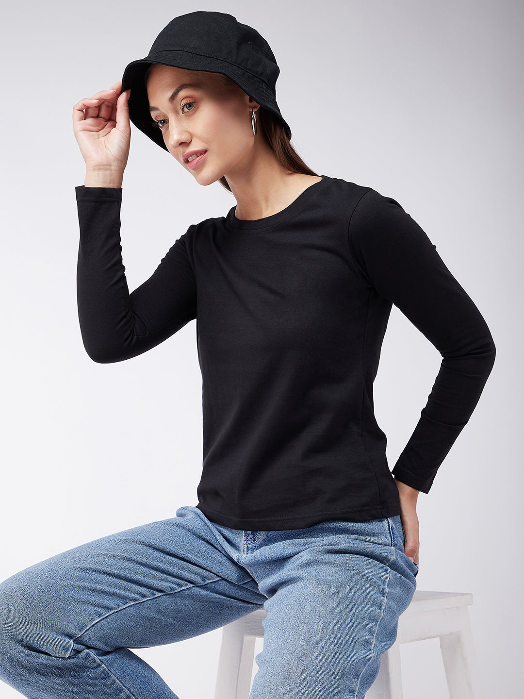 Women's Black Round Neck Full Sleeves Solid Basic Top