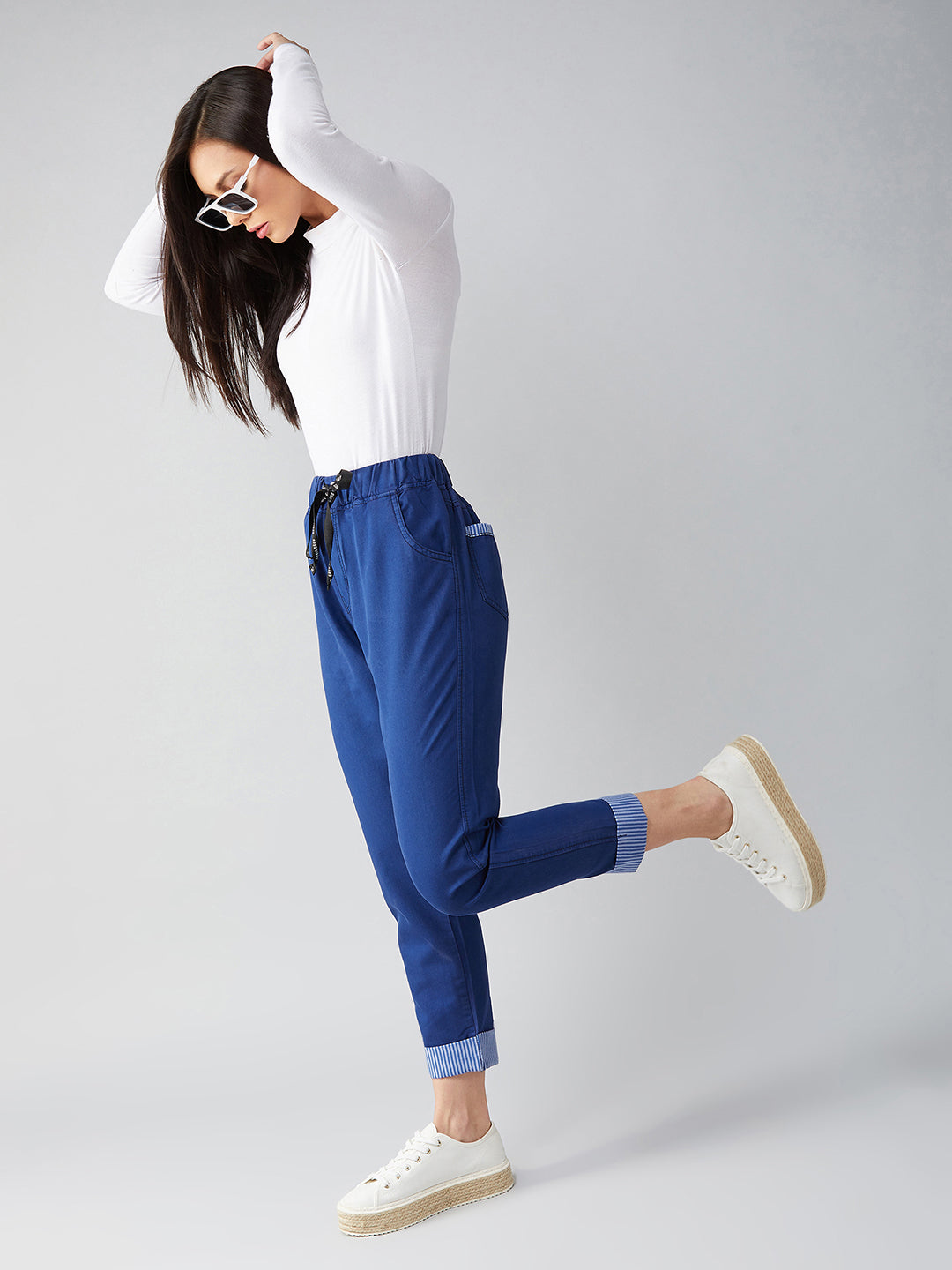 Navy blue Regular Mid Rise Clean Look Cropped Denim Joggers for Women