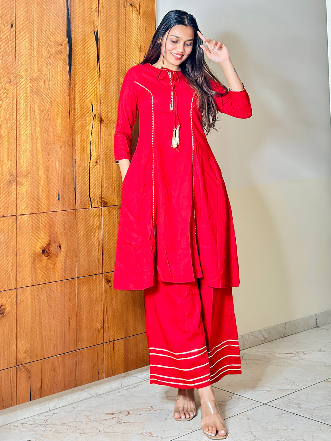 Women's Maroon Solid Round Neck 3/4th Sleeve Side Pocketed Georgette Panelled Kurta Set