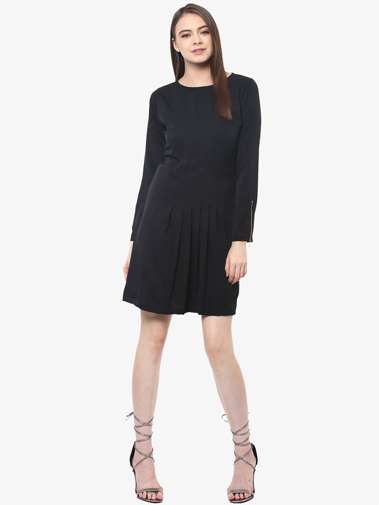 Women's Black Full sleeve Round Neck Solid Shift Mini Dress