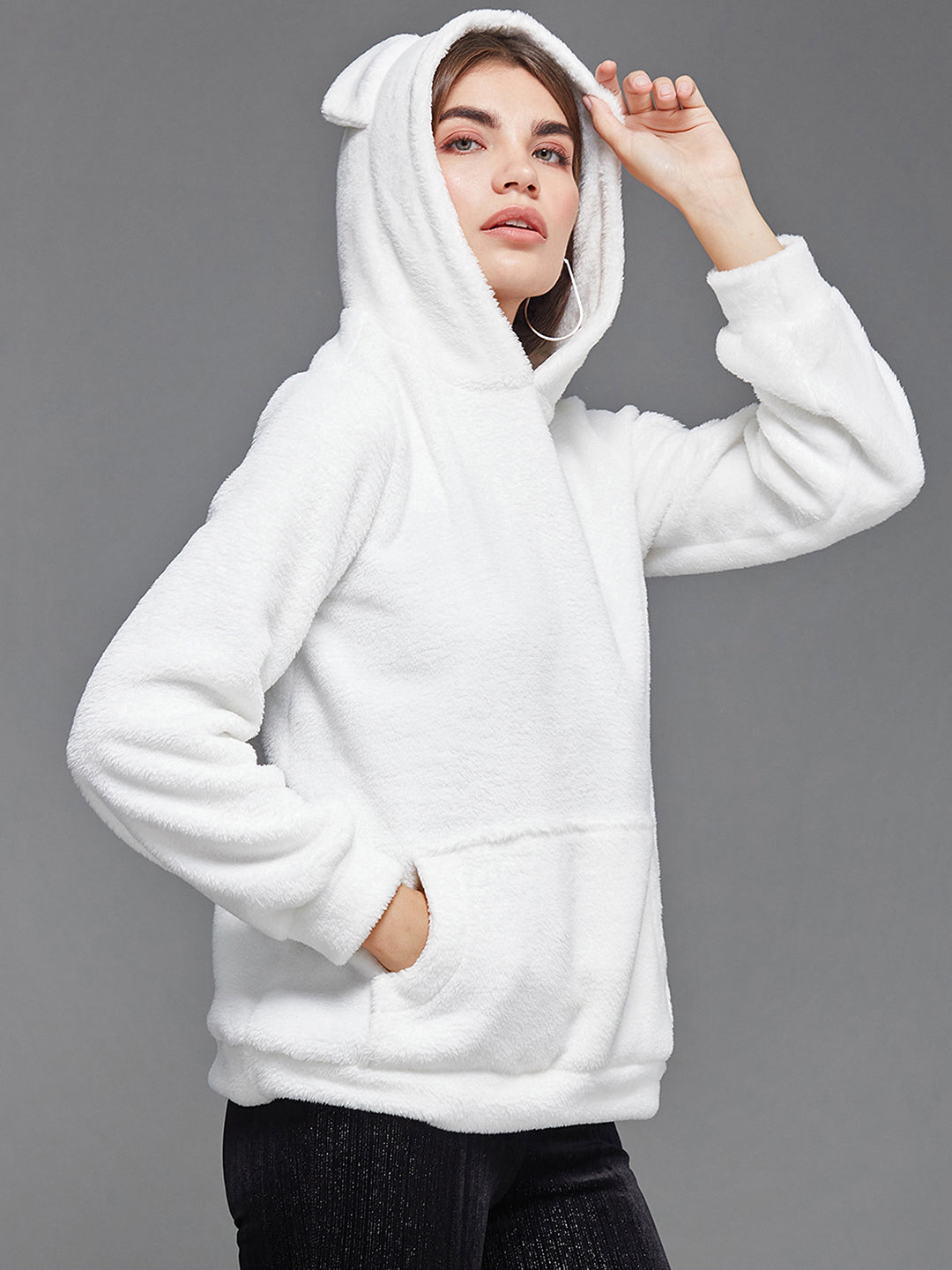 Women's White Full Sleeve Solid Patterned Pullover Styled Hooded Sweatshirt