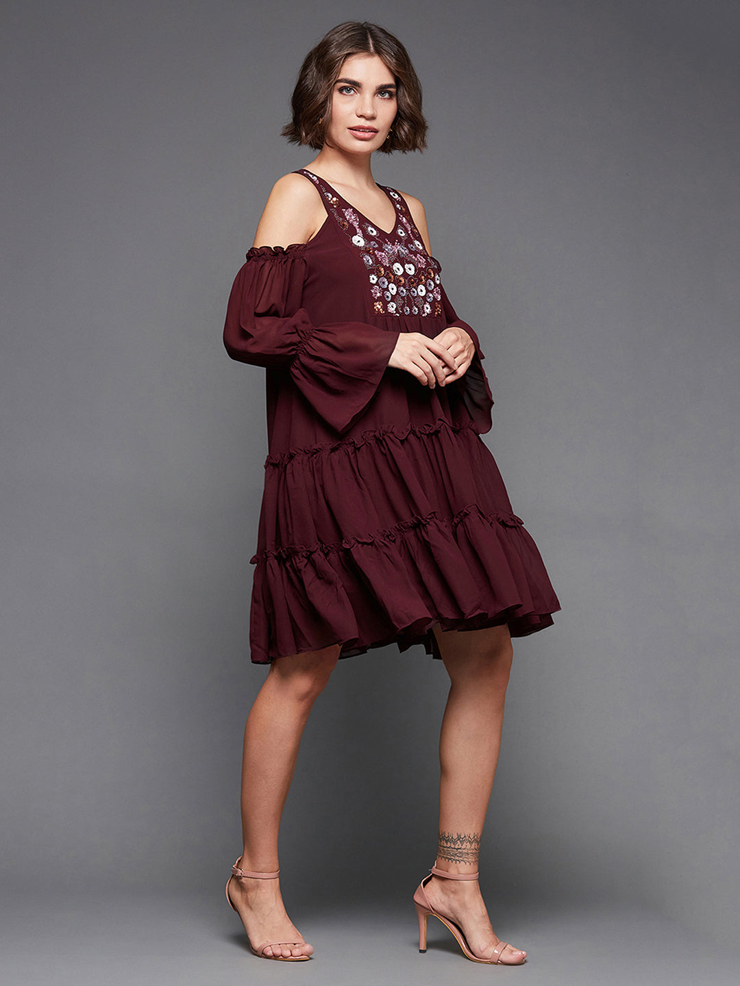 Women's Wine V-neck Cold Shoulder Solid Embellished Knee Length Dress