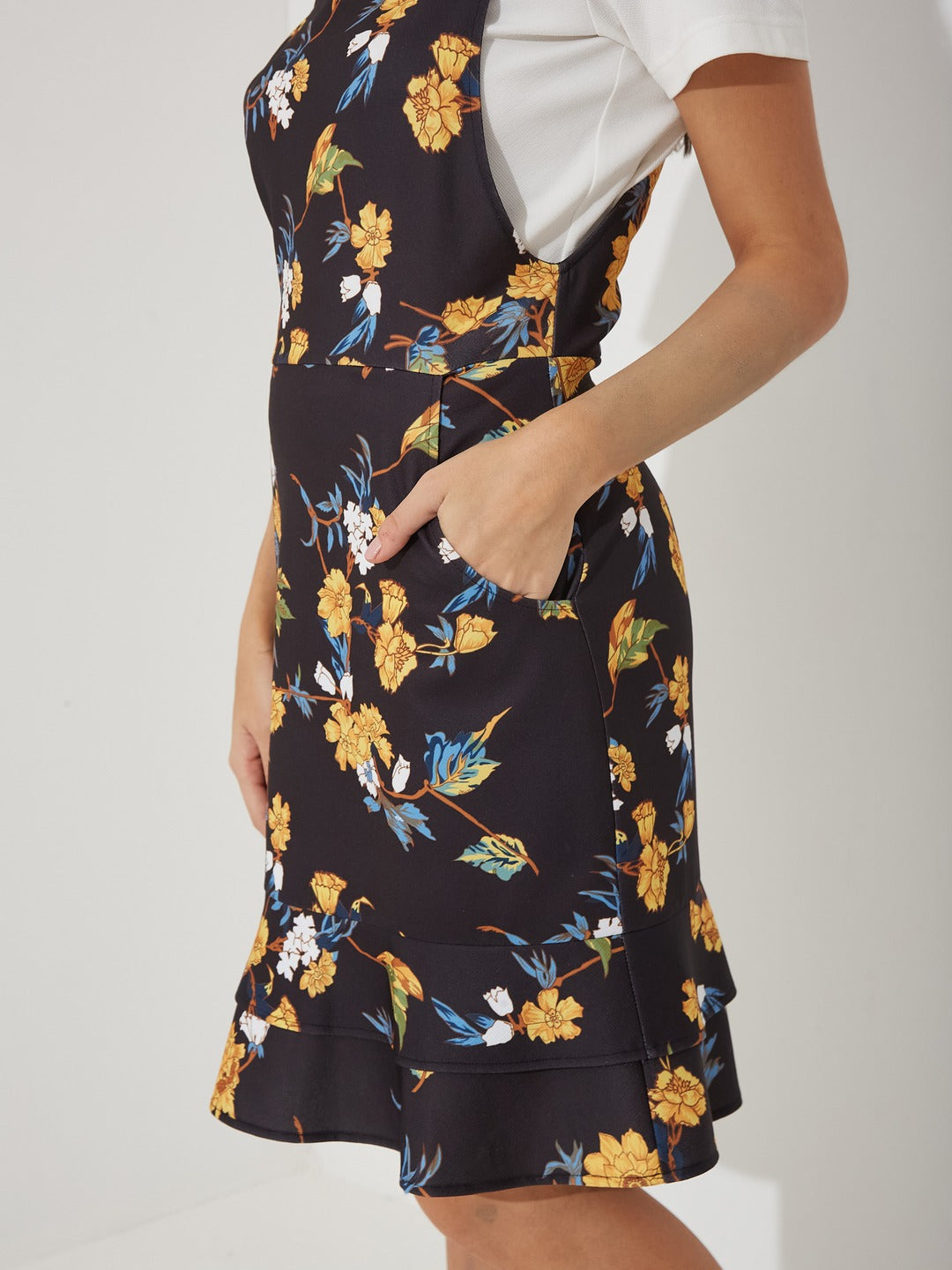 Yellow And Black Round Neck Half Sleeve Floral Pinafore Dress Knee-Long Polyester Pinafore Co-Ord Set for Women