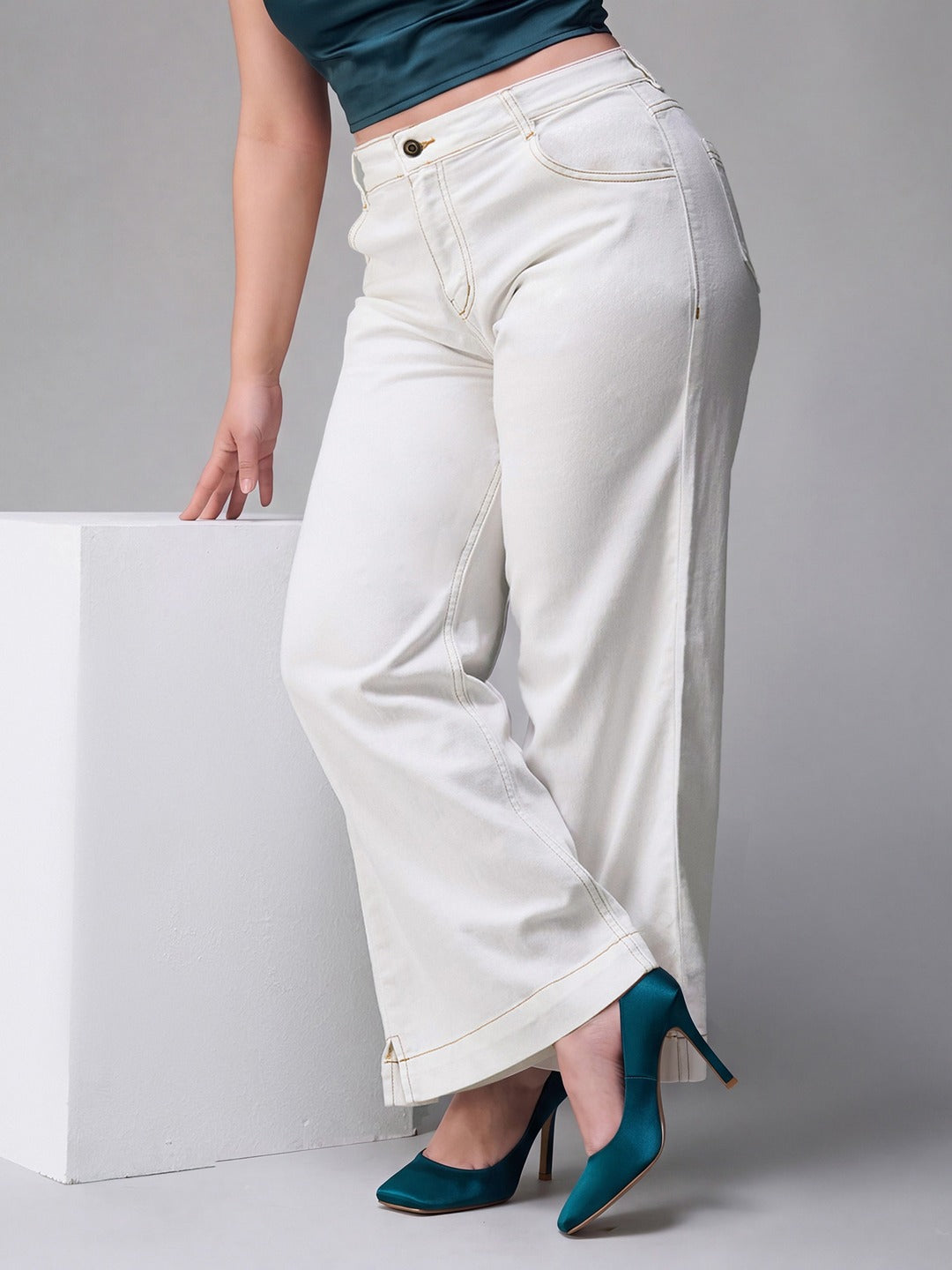 White Flared Mid Rise Ankle length Stretchable Denim Jeans for Women