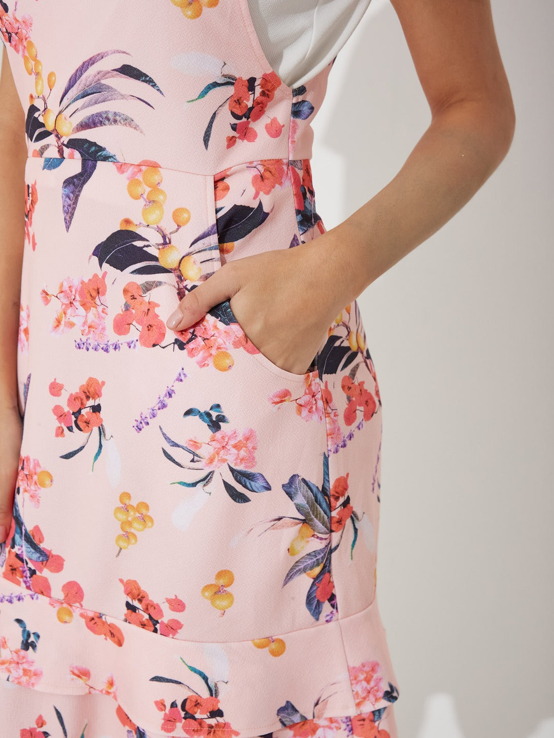 Peach Round Neck Half Sleeve Floral Pinafore Dress Knee-Long Polyester Pinafore Co-Ord Set for Women