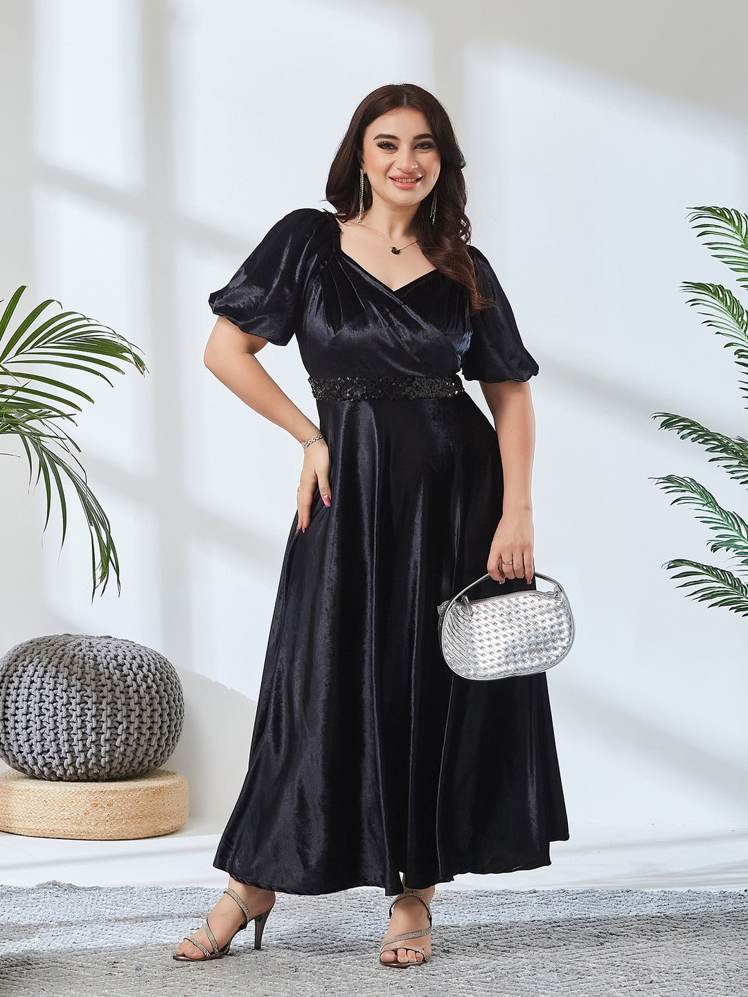Black Sweetheart Neck Half Sleeve Solid Fit & Flare Midi Velvet Dress for Women