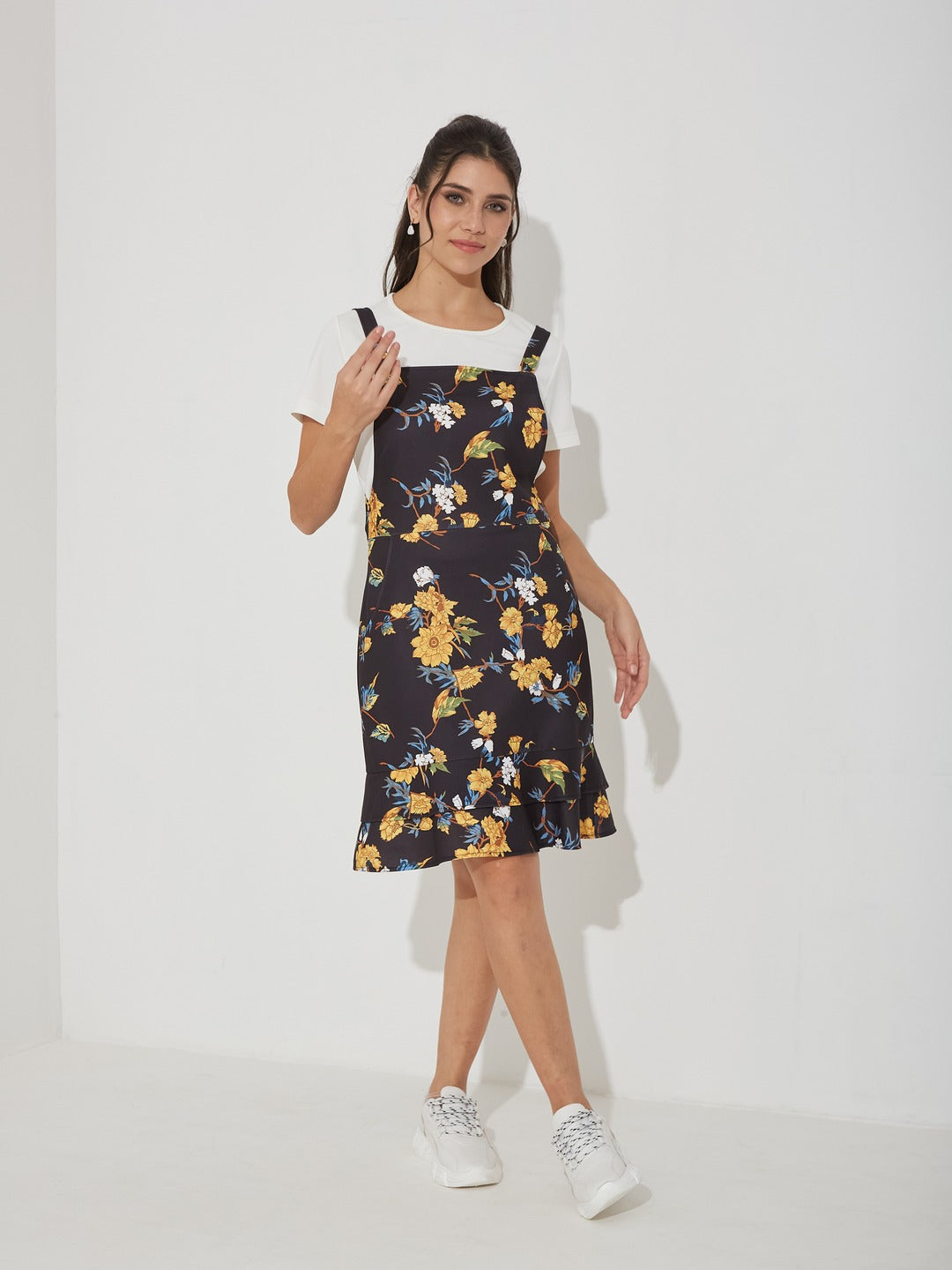 Yellow And Black Round Neck Half Sleeve Floral Pinafore Dress Knee-Long Polyester Pinafore Co-Ord Set for Women