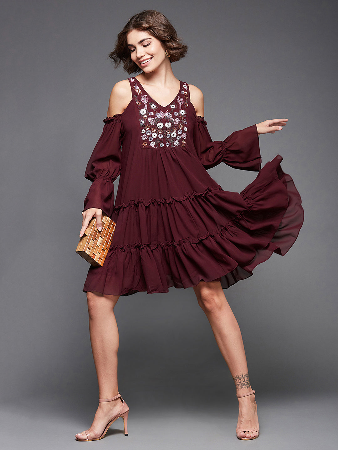 Women's Wine V-neck Cold Shoulder Solid Embellished Knee Length Dress