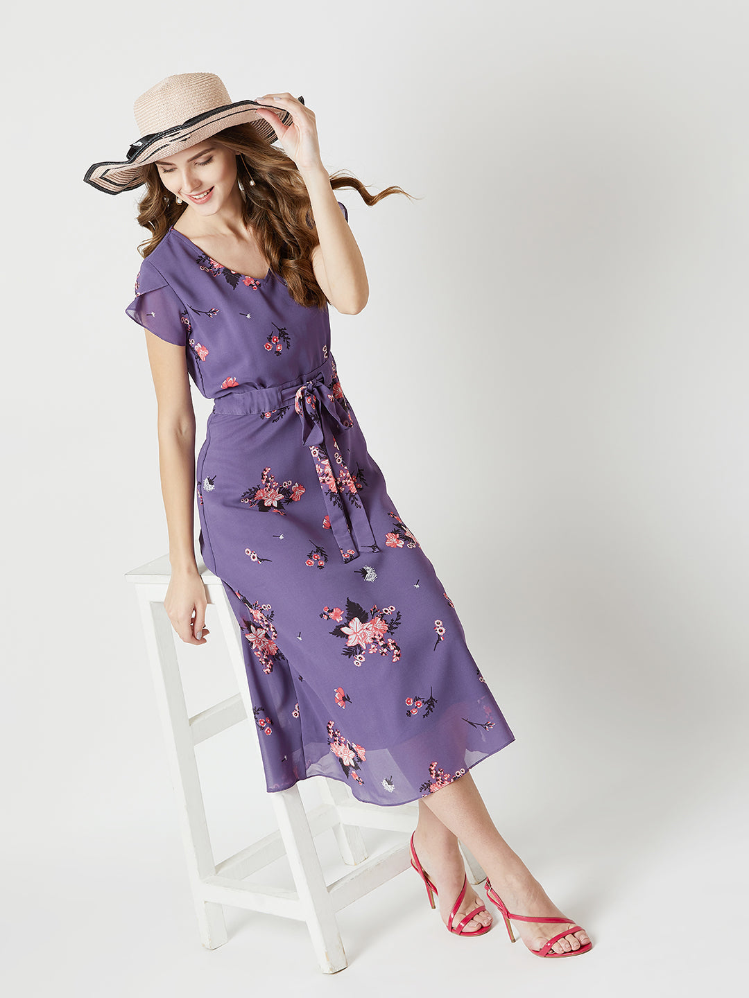 Women's Multicolored Base Lavender V-Neck Short Sleeved Floral Pleated Midi Dress